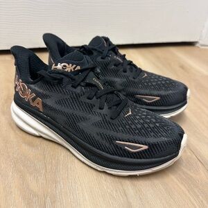 Hoka one Clifton 9 Women's Size 7.5 B Med 1127896 BRGl black/gold Running Shoes